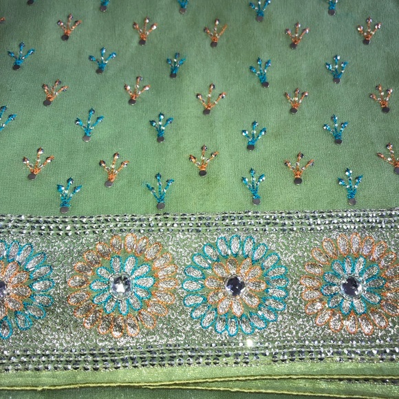 Georgette saree in pistachio green Vintage [firm] - Picture 6 of 15
